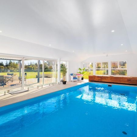 The Meadows Villa Christchurch Exterior photo